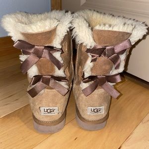 UGG Bailey Bow boots Size 10 USED